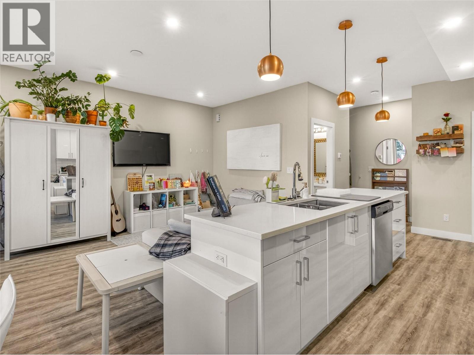 102 Cossar Avenue Unit# 103, Penticton, British Columbia V2A 2V4 - Photo 5 - 10373542