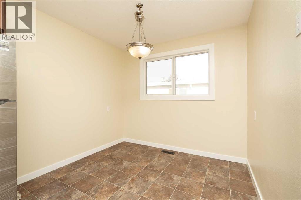 3, 2402 23 Street N, Lethbridge, Alberta  T1H 4R7 - Photo 11 - A2281642