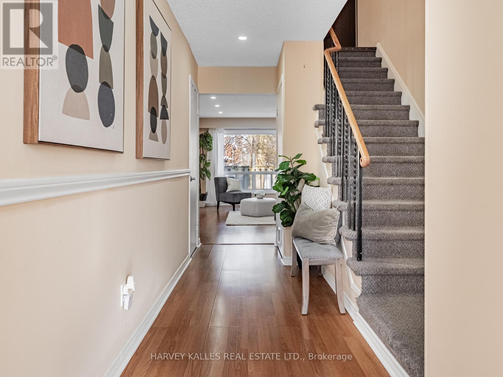 63 - 3025 Cedarglen Gate, Mississauga, Ontario  L5C 2V7 - Photo 4 - W12733340