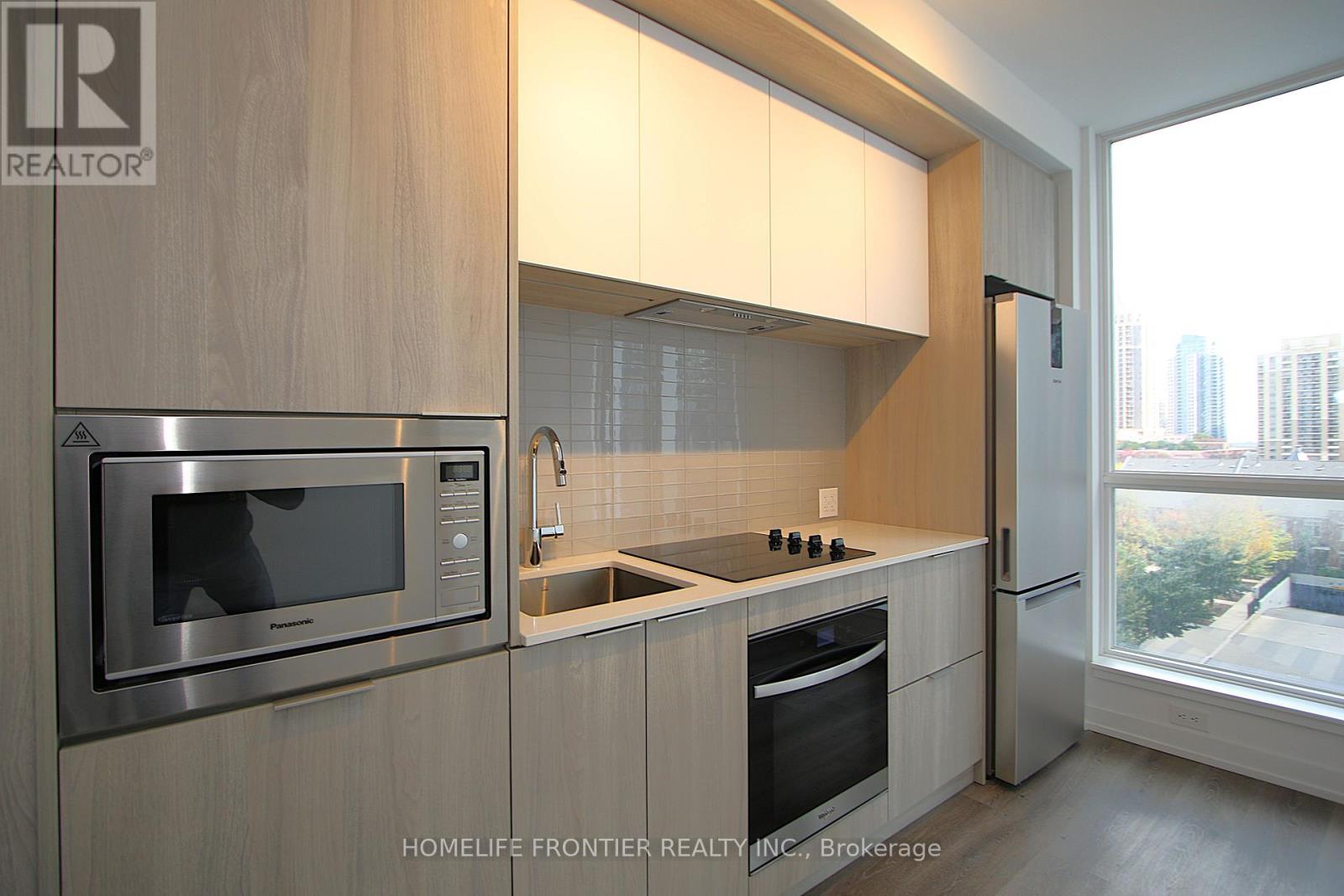 405 - 395 Square One Drive, Mississauga, Ontario  L5B 0P6 - Photo 4 - W12733350