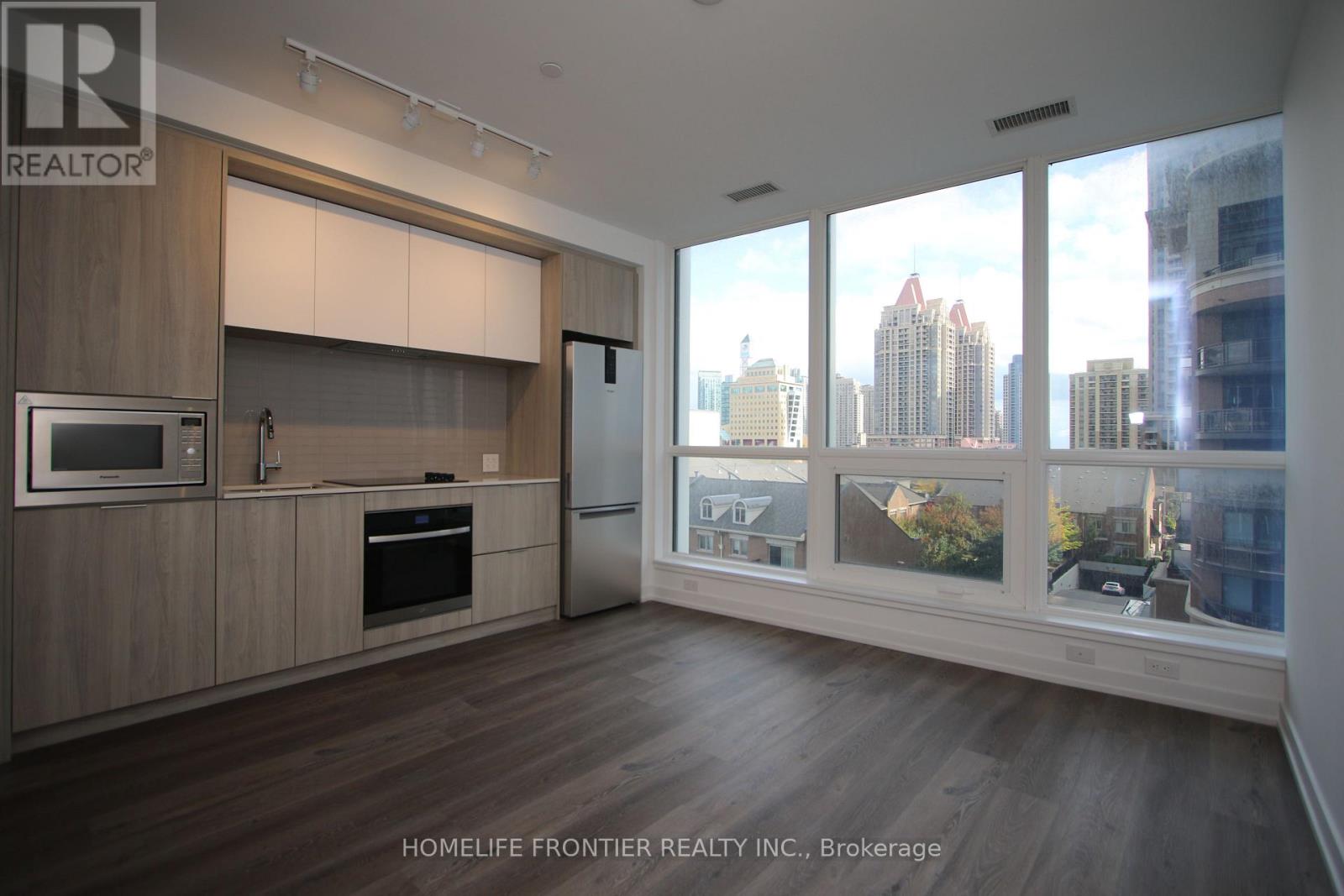 405 - 395 Square One Drive, Mississauga, Ontario  L5B 0P6 - Photo 5 - W12733350