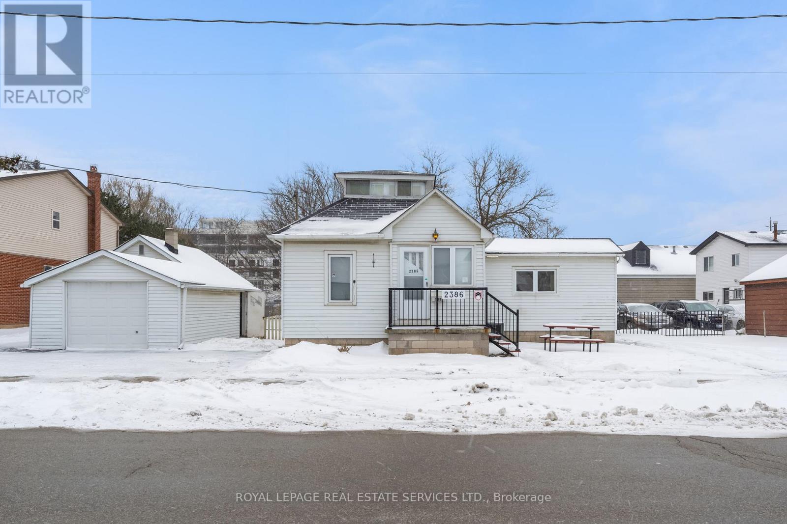 2386 Sovereign Street, Oakville, Ontario  L6L 1L8 - Photo 10 - W12733368