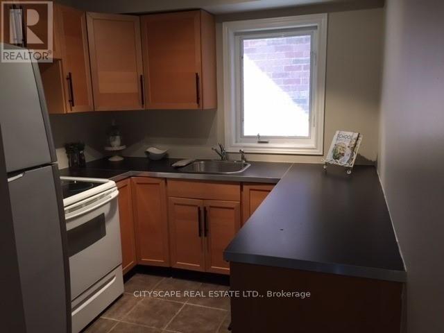 3045 Mission Hill Drive, Mississauga, Ontario  L5M 0B8 - Photo 3 - W12733402