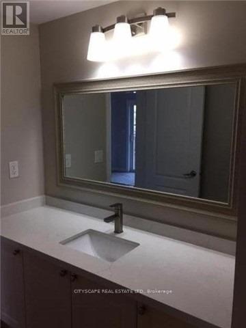 3045 Mission Hill Drive, Mississauga, Ontario  L5M 0B8 - Photo 7 - W12733402