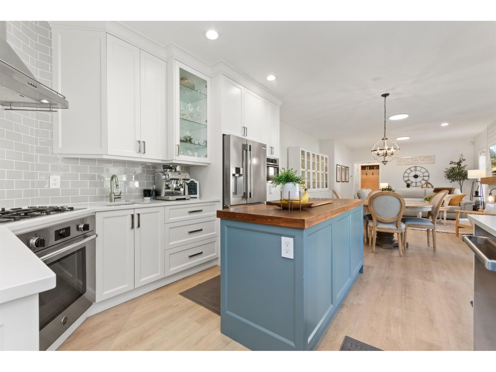 45615 Rachael Place, Cultus Lake East, Cultus Lake, British Columbia  V2R 5R3 - Photo 13 - R3083679