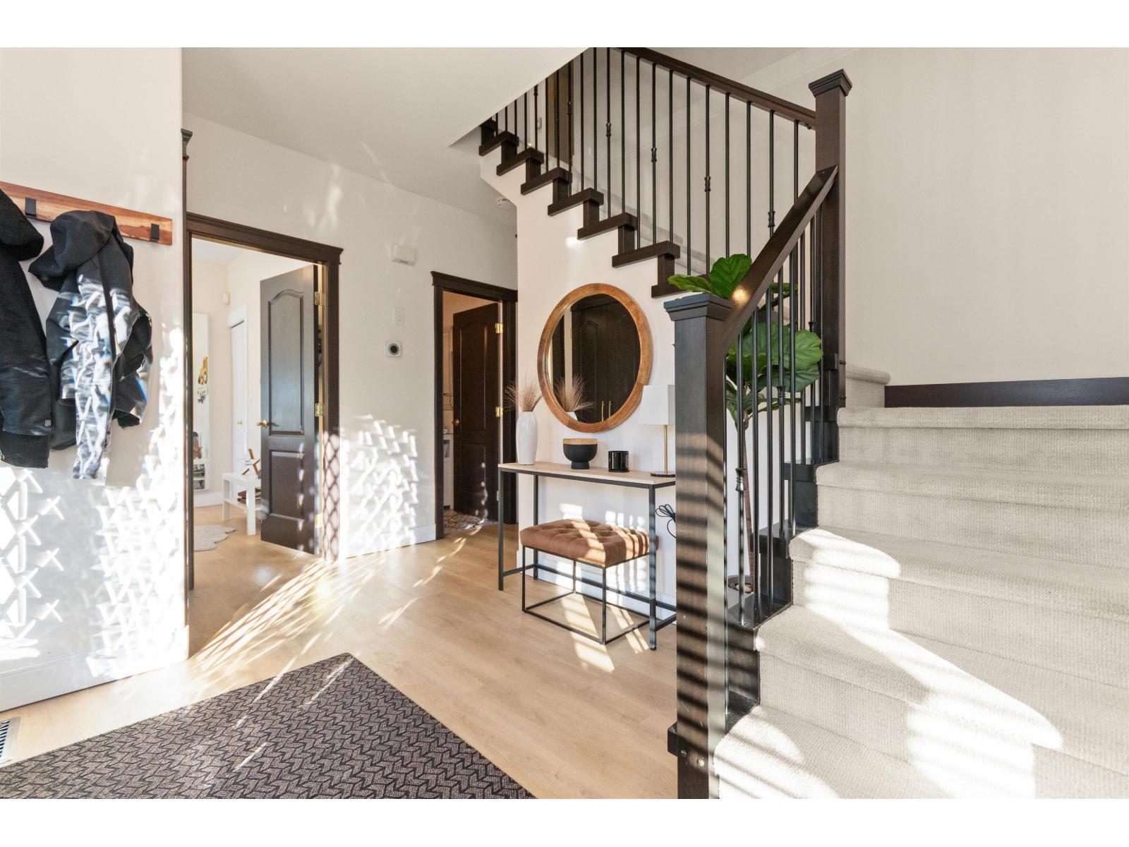 45615 Rachael Place, Cultus Lake East, Cultus Lake, British Columbia  V2R 5R3 - Photo 4 - R3083679