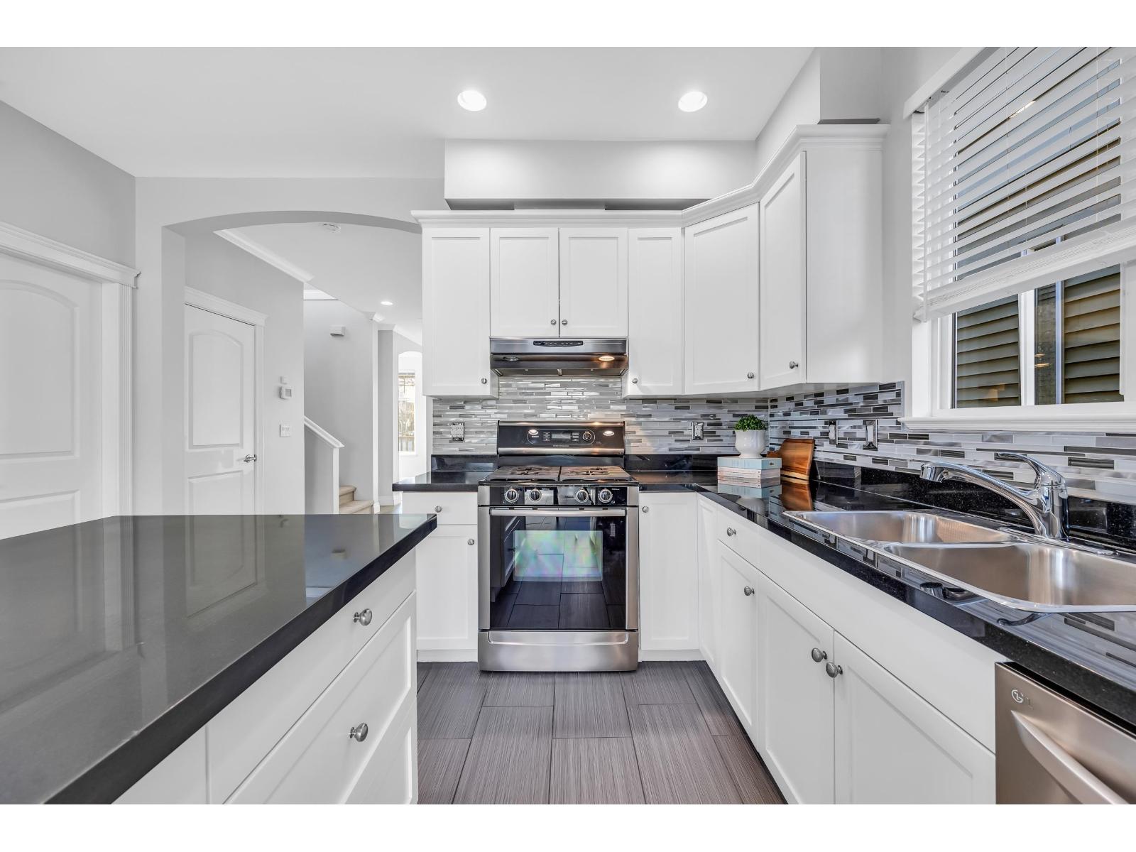 6602 193a Street, Surrey, British Columbia  V4N 0C1 - Photo 7 - R3046295