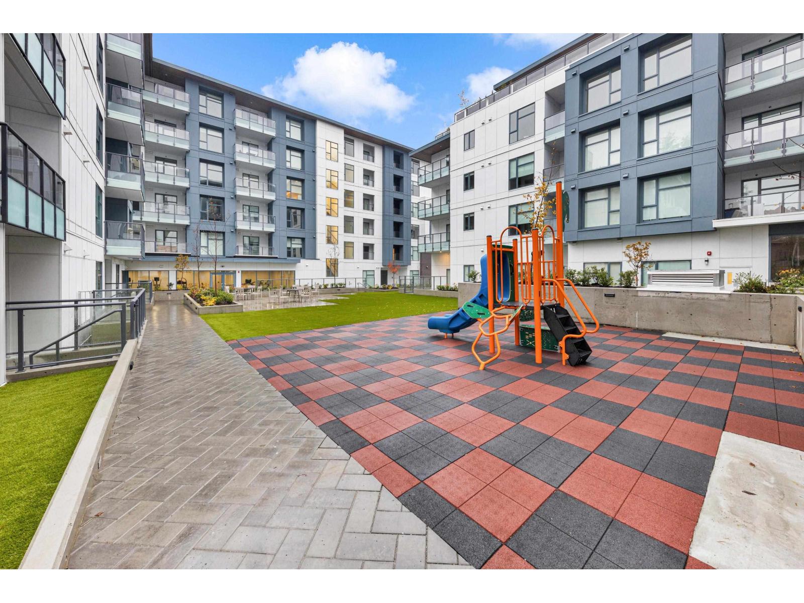 607 10828 139a Street, Surrey, British Columbia  V3R 0H3 - Photo 3 - R3083729