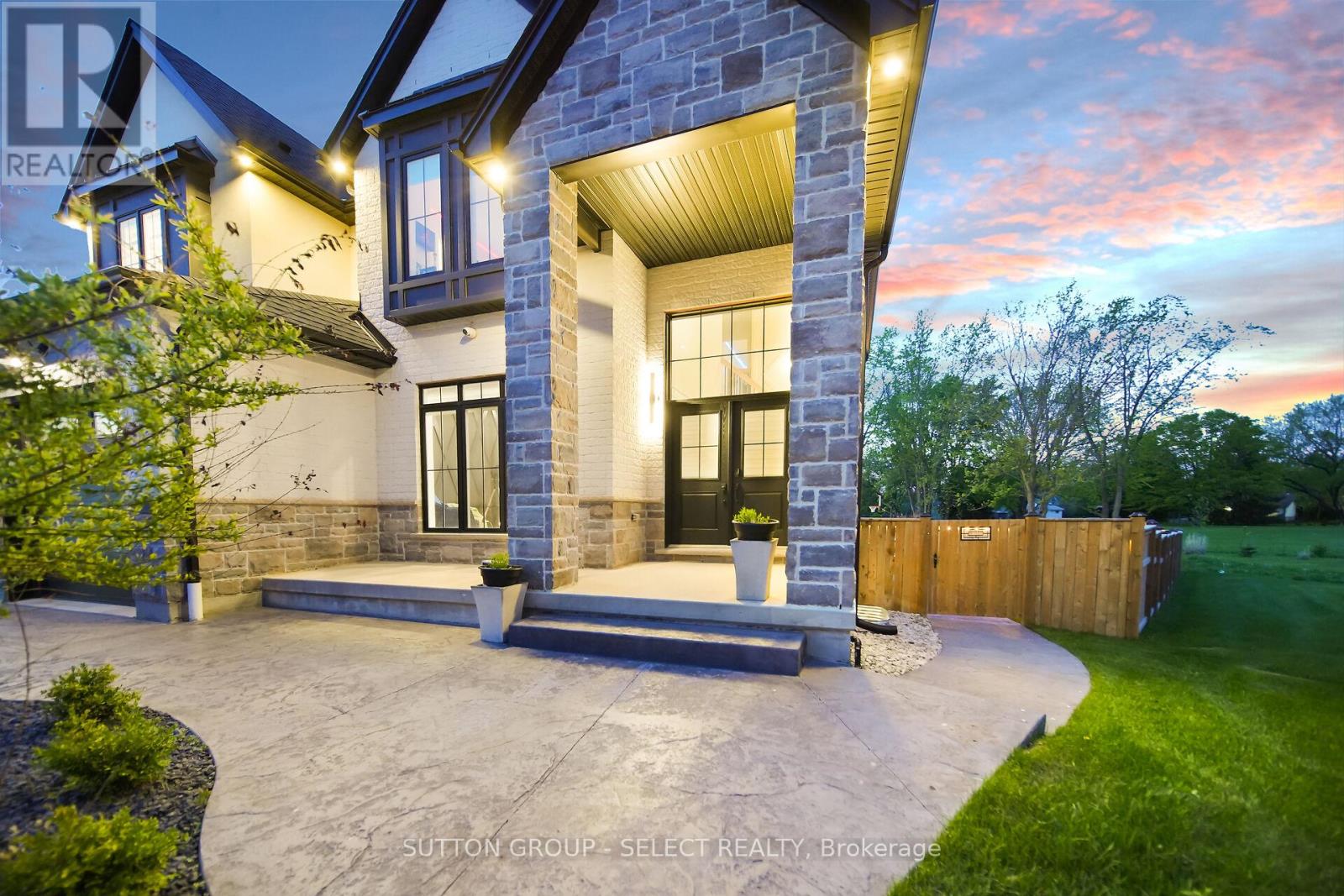 48 Royal Crescent, Southwold, Ontario  N5P 3T2 - Photo 2 - X12733420