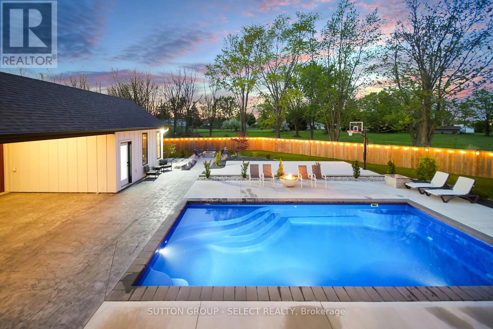 48 Royal Crescent, Southwold, Ontario  N5P 3T2 - Photo 3 - X12733420