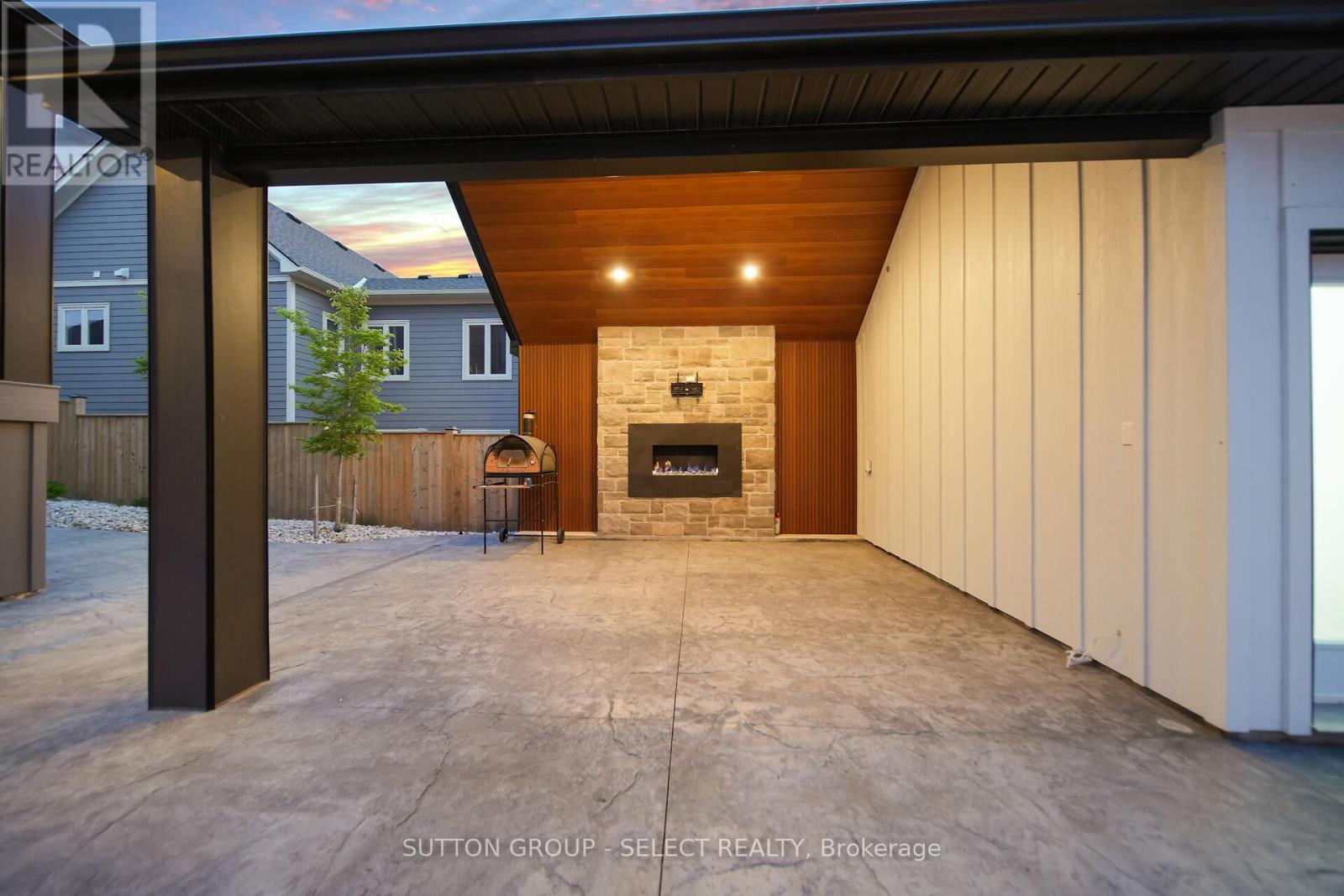 48 Royal Crescent, Southwold, Ontario  N5P 3T2 - Photo 34 - X12733420