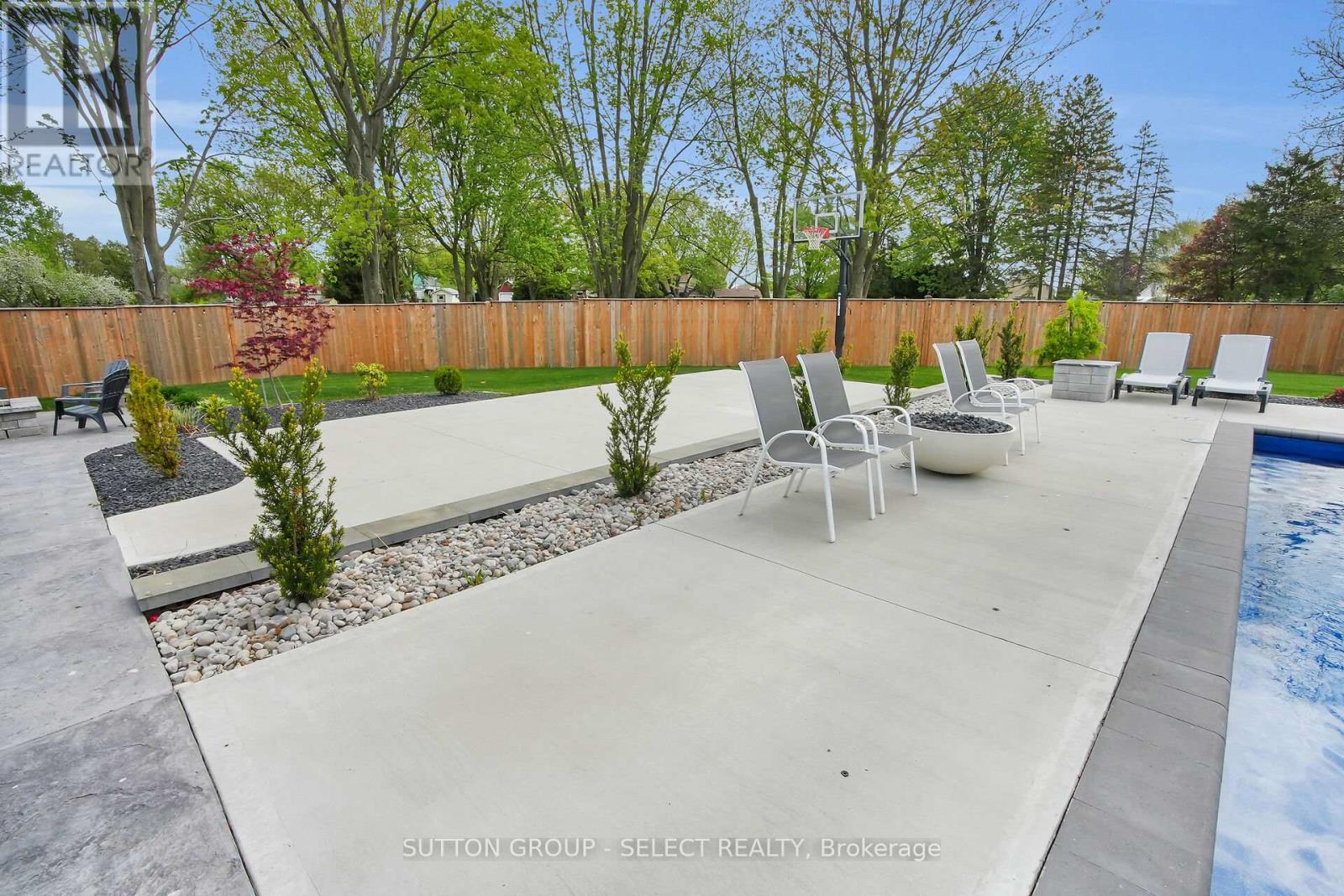 48 Royal Crescent, Southwold, Ontario  N5P 3T2 - Photo 47 - X12733420