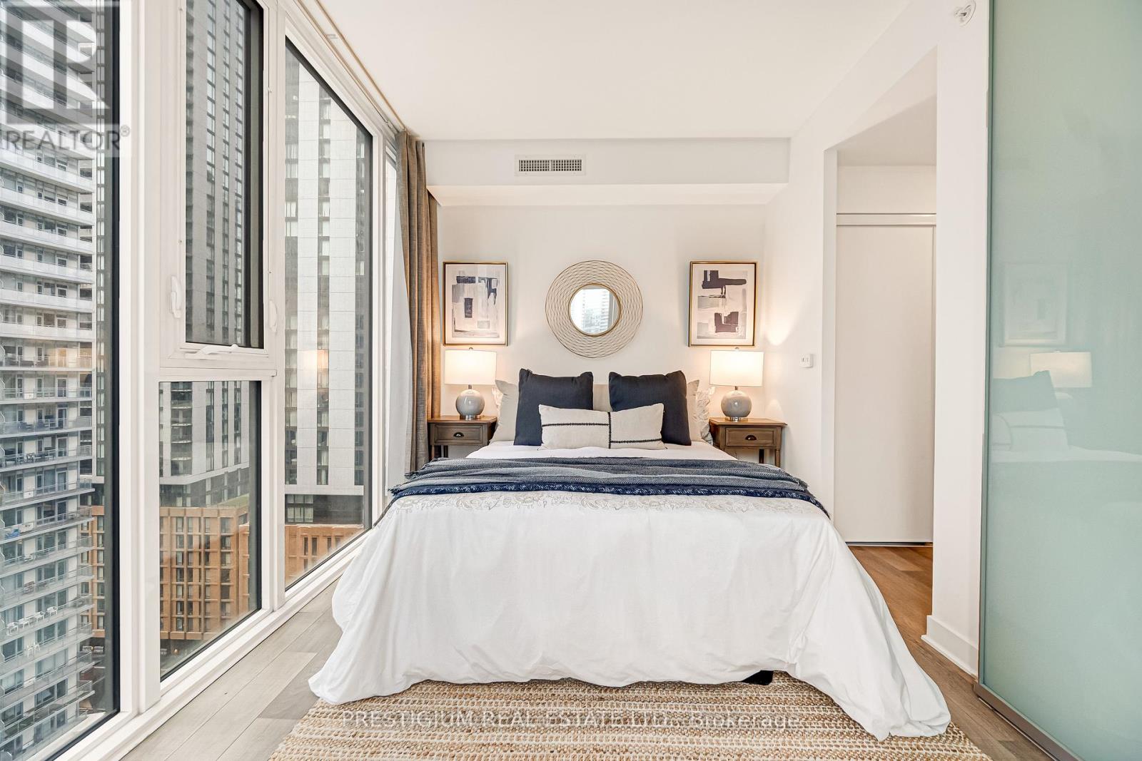 1910 - 290 Adelaide Street W, Toronto, Ontario  M5V 0P3 - Photo 26 - C12653430