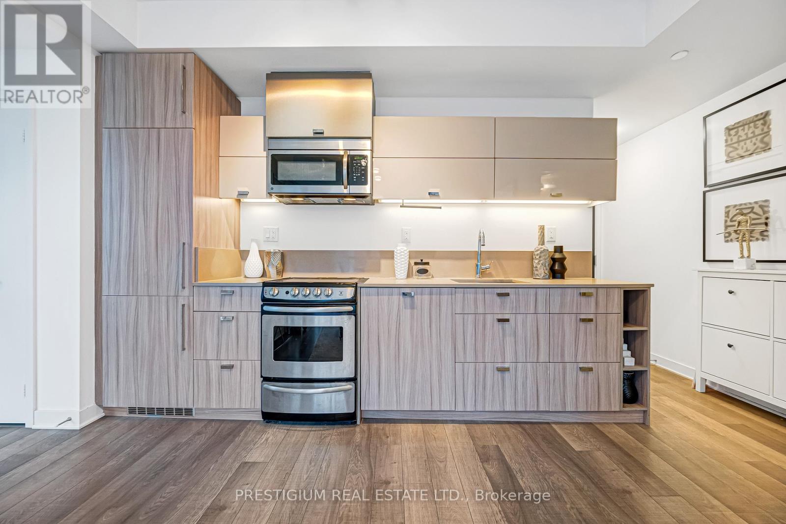 1910 - 290 Adelaide Street W, Toronto, Ontario  M5V 0P3 - Photo 3 - C12653430