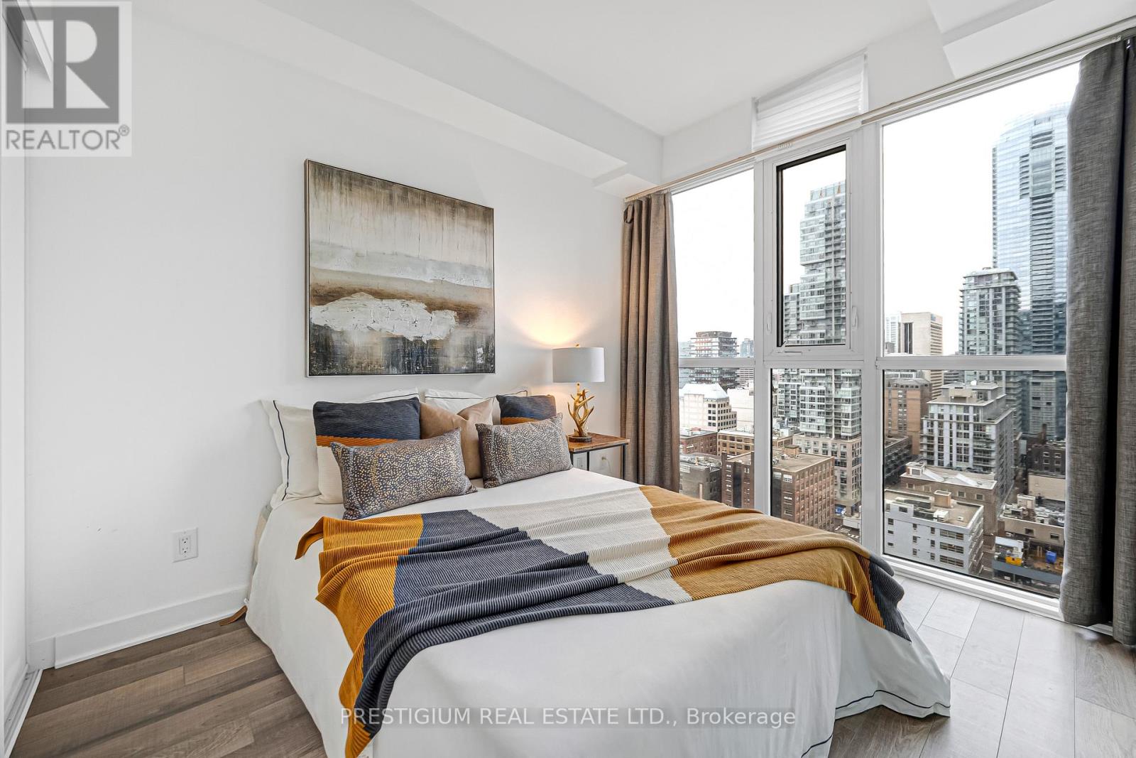 1910 - 290 Adelaide Street W, Toronto, Ontario  M5V 0P3 - Photo 33 - C12653430