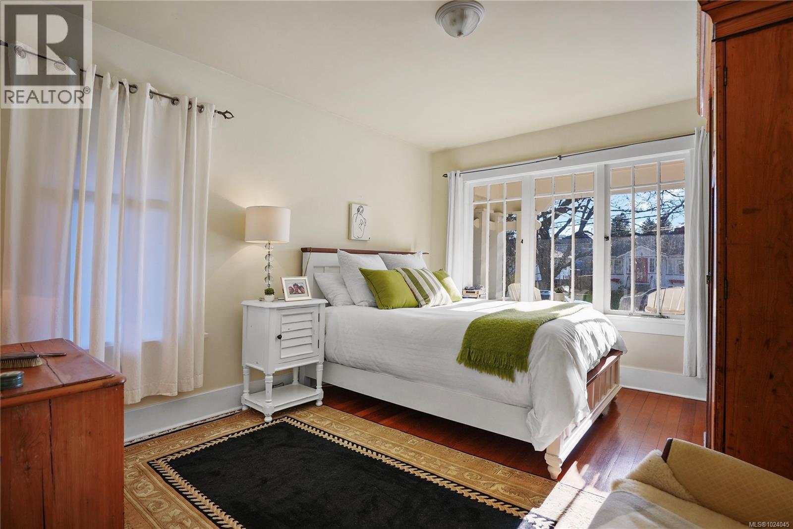 1316 Carnsew St, Victoria, British Columbia  V8S 1P2 - Photo 14 - 1024045