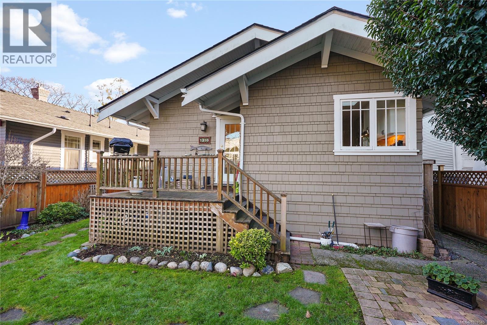 1316 Carnsew St, Victoria, British Columbia  V8S 1P2 - Photo 29 - 1024045