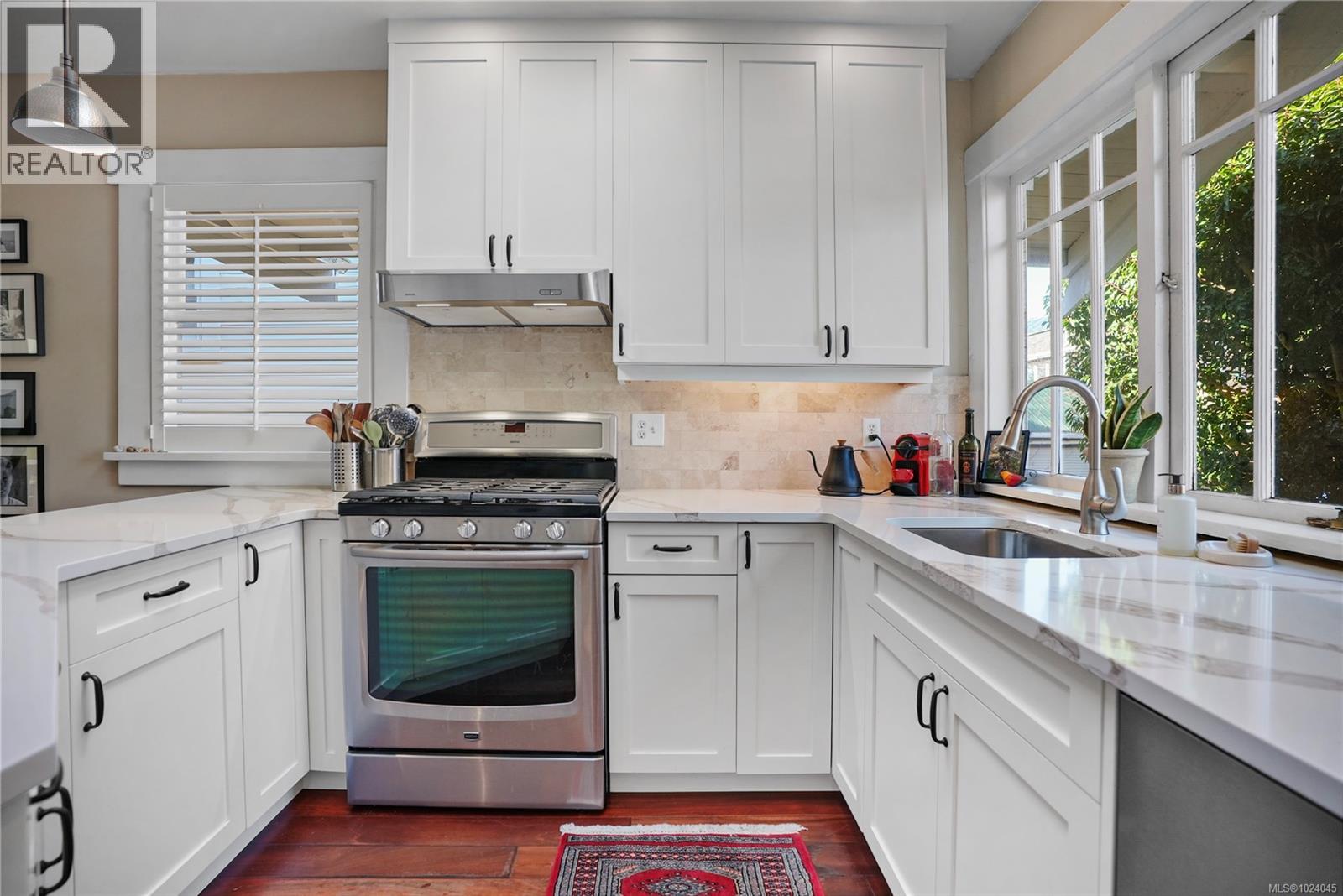 1316 Carnsew St, Victoria, British Columbia  V8S 1P2 - Photo 3 - 1024045