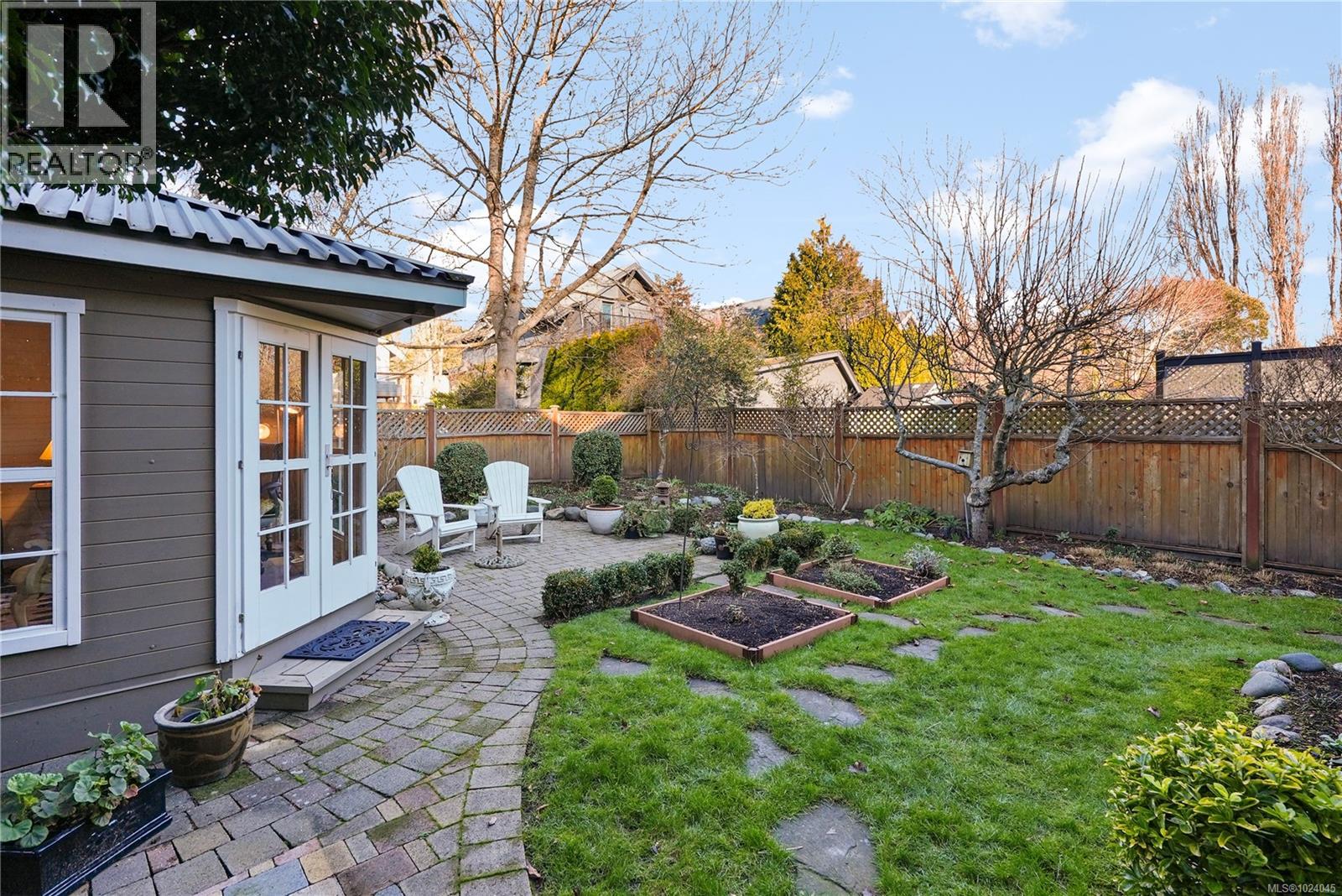 1316 Carnsew St, Victoria, British Columbia  V8S 1P2 - Photo 32 - 1024045