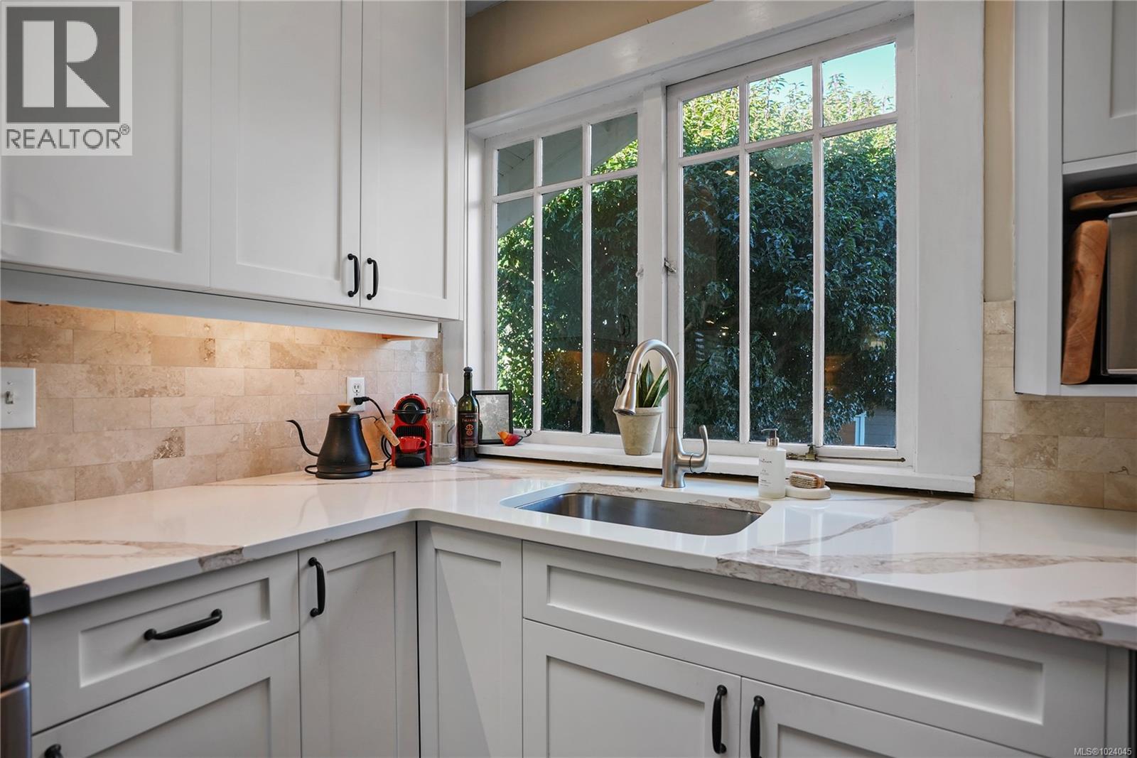 1316 Carnsew St, Victoria, British Columbia  V8S 1P2 - Photo 5 - 1024045