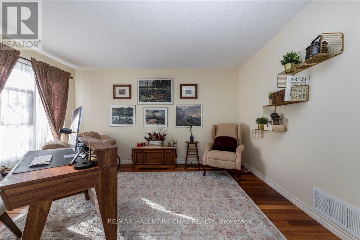 13 Teal Place, Barrie, Ontario  L4N 8W1 - Photo 4 - S12730894