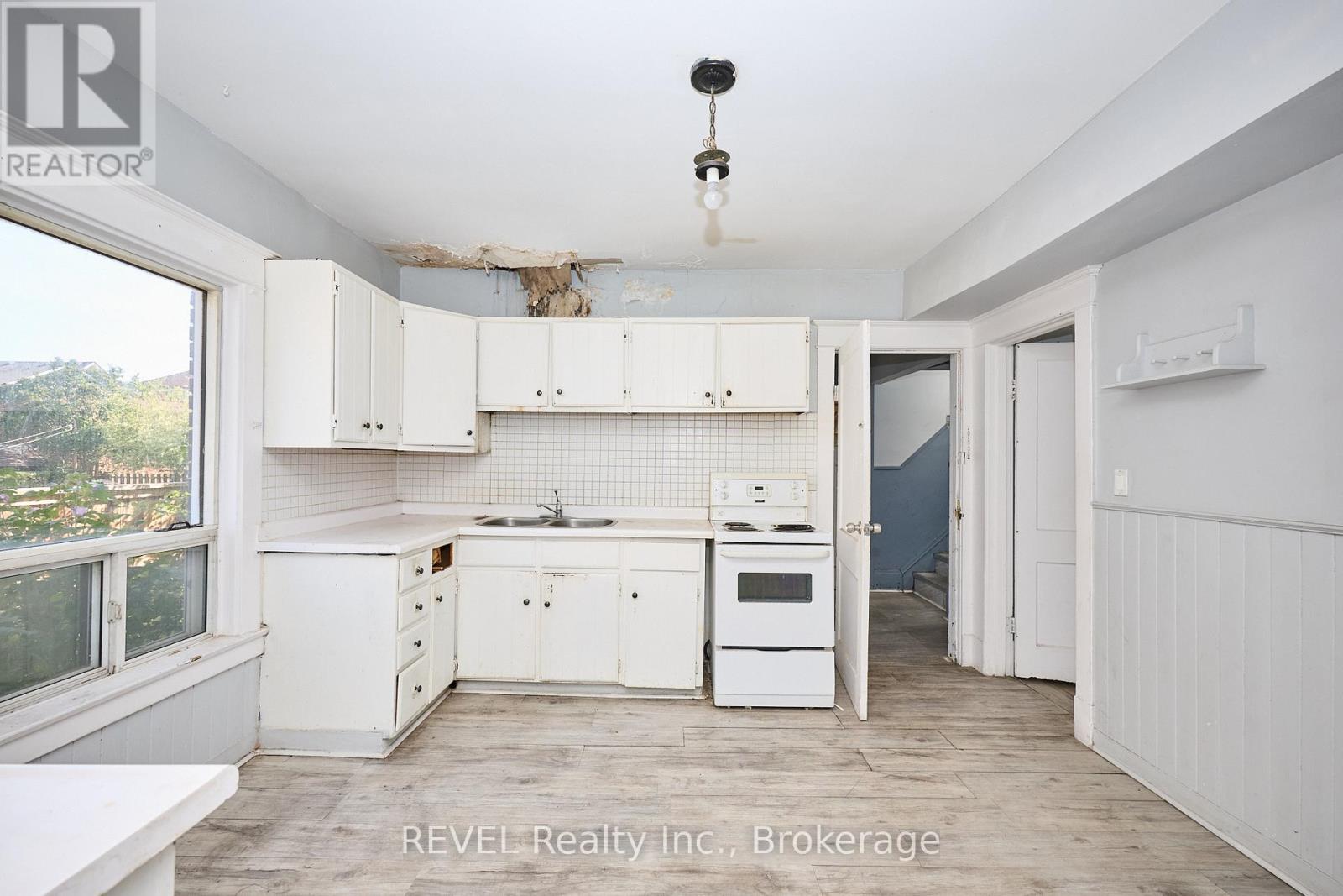 5806 Prince Edward Avenue, Niagara Falls, Ontario  L2G 5J3 - Photo 10 - X12733502