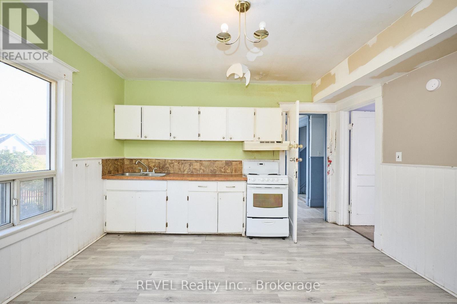 5806 Prince Edward Avenue, Niagara Falls, Ontario  L2G 5J3 - Photo 19 - X12733502