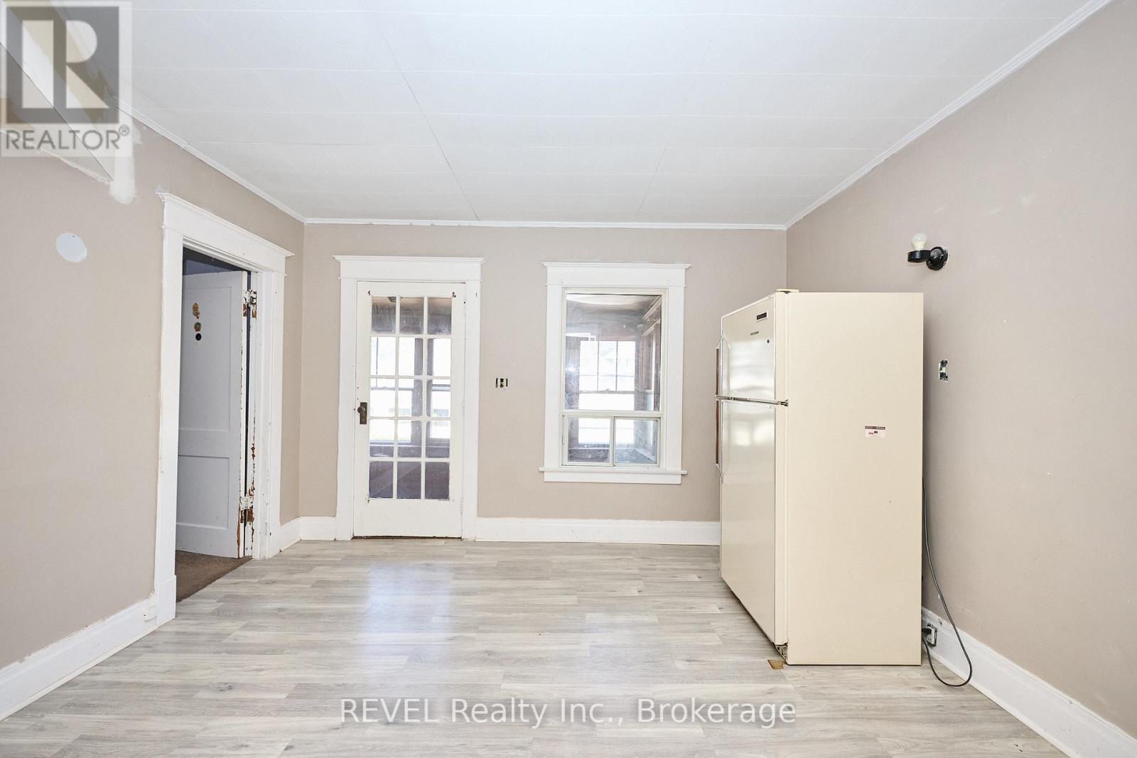 5806 Prince Edward Avenue, Niagara Falls, Ontario  L2G 5J3 - Photo 22 - X12733502