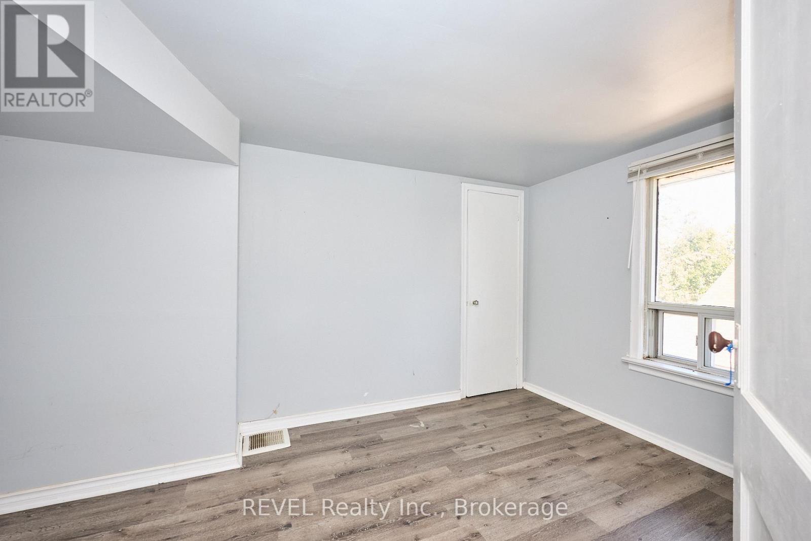 5806 Prince Edward Avenue, Niagara Falls, Ontario  L2G 5J3 - Photo 28 - X12733502