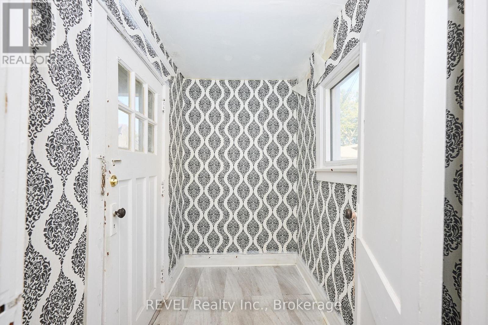 5806 Prince Edward Avenue, Niagara Falls, Ontario  L2G 5J3 - Photo 6 - X12733502