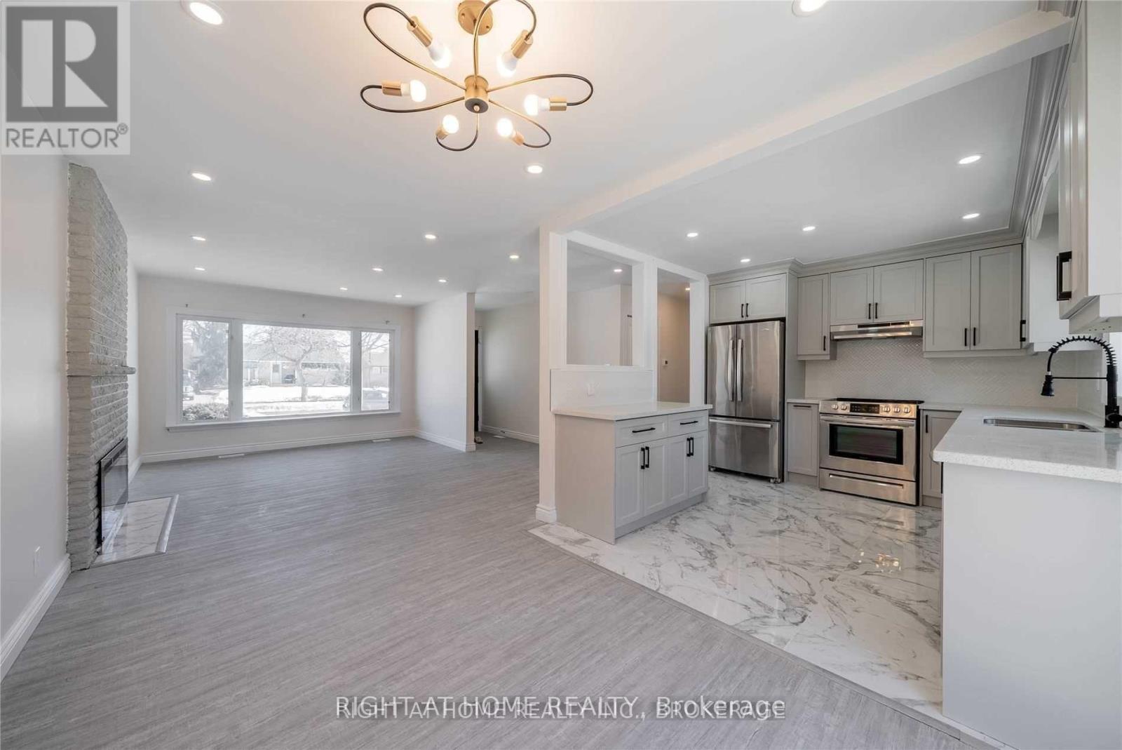 622 Fernhill Boulevard, Oshawa, Ontario  L1J 5J8 - Photo 4 - E12733466