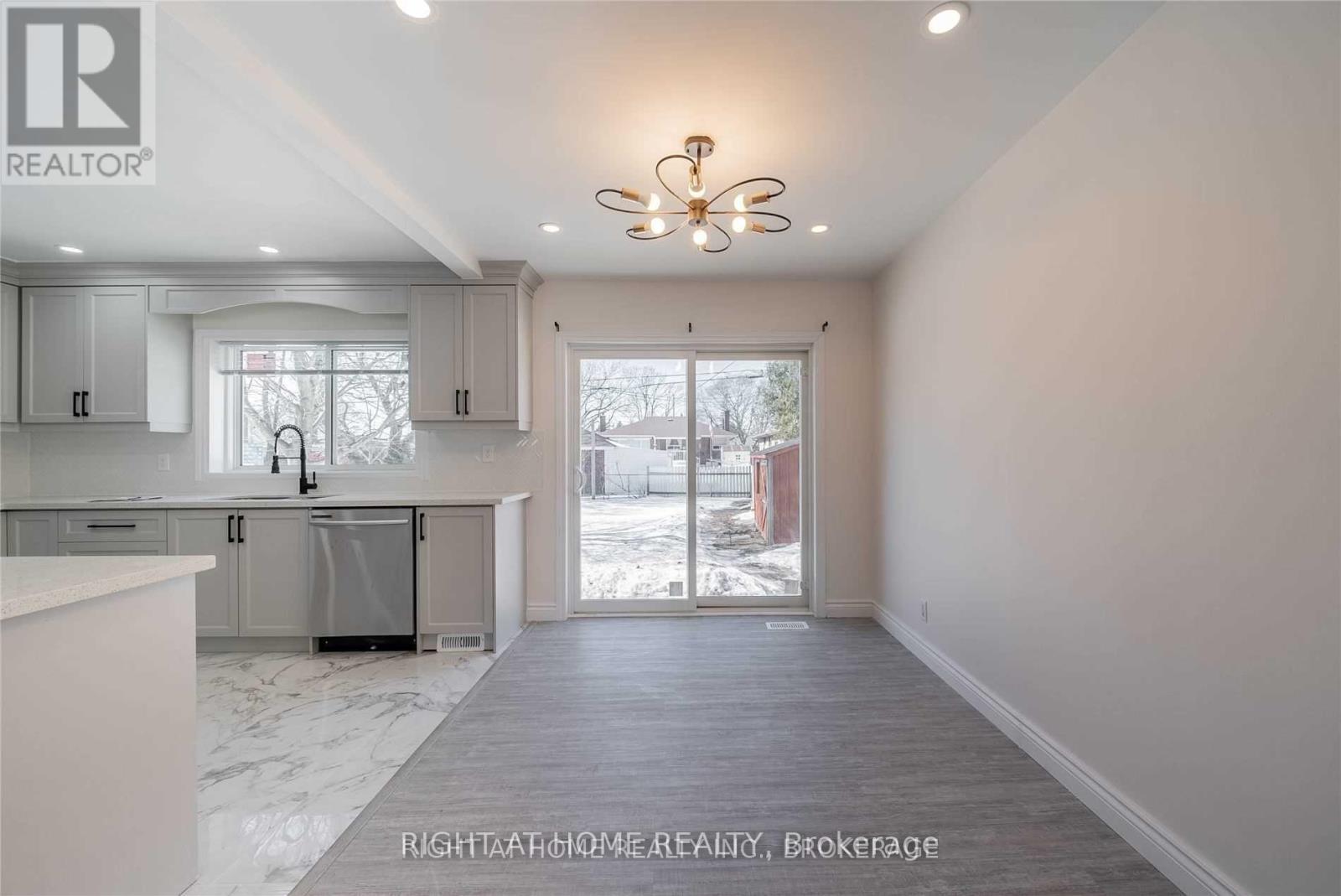 622 Fernhill Boulevard, Oshawa, Ontario  L1J 5J8 - Photo 5 - E12733466