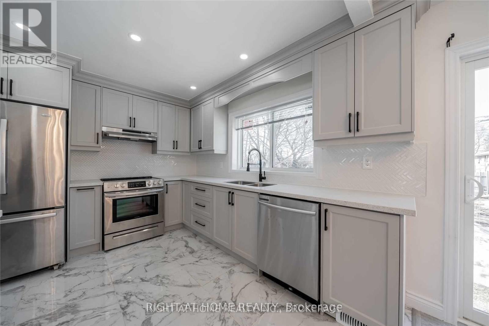 622 Fernhill Boulevard, Oshawa, Ontario  L1J 5J8 - Photo 8 - E12733466