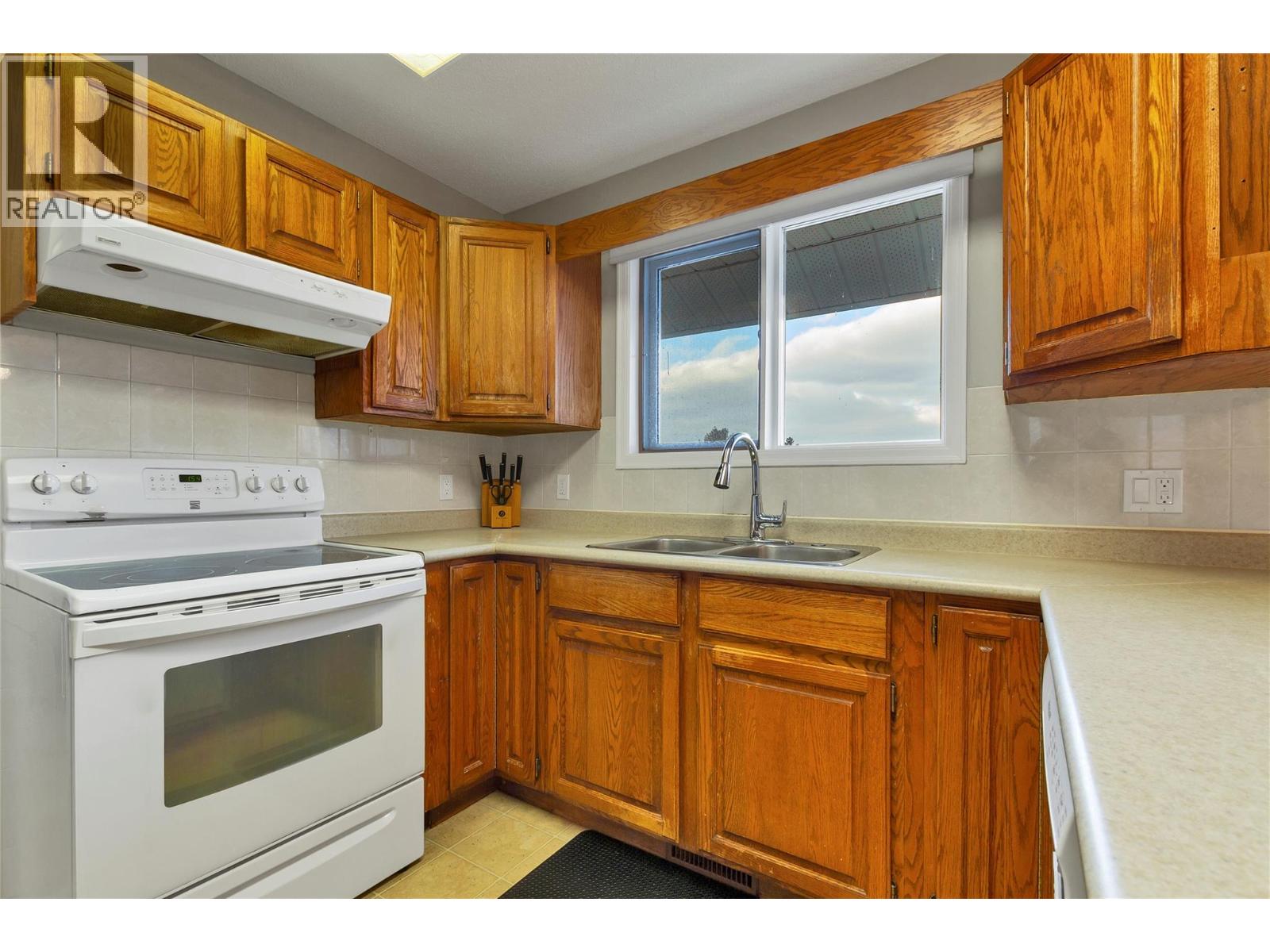 3985 15 Avenue, Vernon, British Columbia  V1T 8H5 - Photo 15 - 10373987