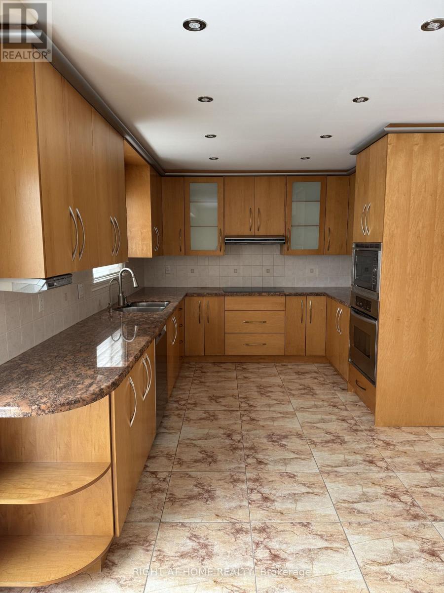 6 Carriage Lane, Toronto, Ontario  M2R 3V6 - Photo 11 - C12733444