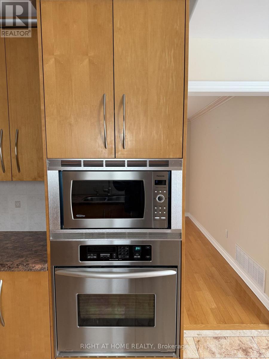 6 Carriage Lane, Toronto, Ontario  M2R 3V6 - Photo 12 - C12733444