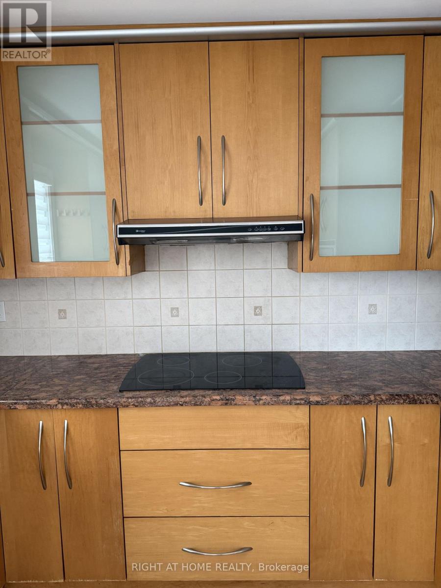 6 Carriage Lane, Toronto, Ontario  M2R 3V6 - Photo 14 - C12733444