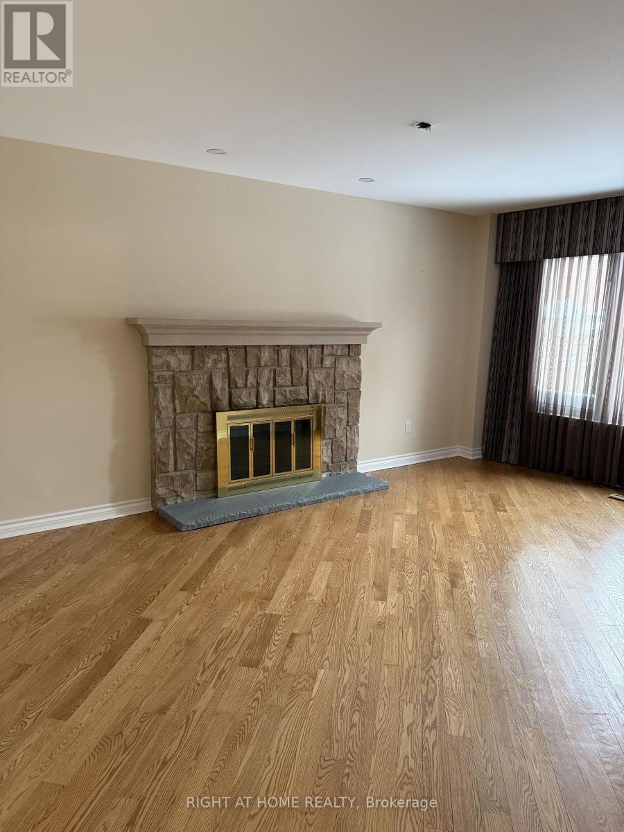 6 Carriage Lane, Toronto, Ontario  M2R 3V6 - Photo 16 - C12733444