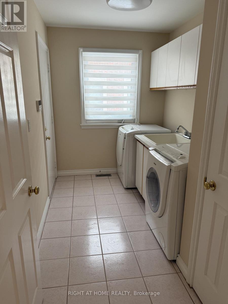 6 Carriage Lane, Toronto, Ontario  M2R 3V6 - Photo 6 - C12733444