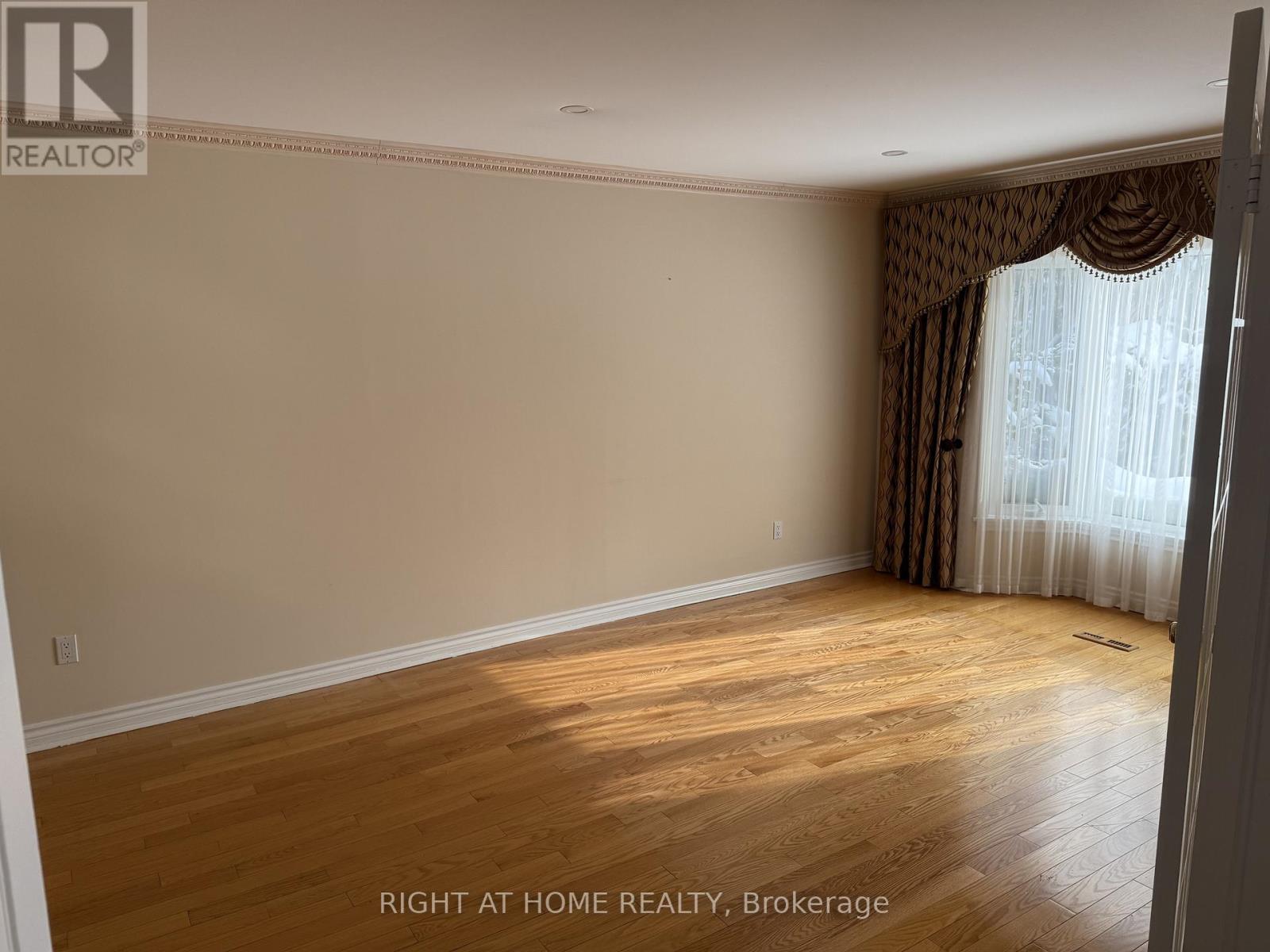 6 Carriage Lane, Toronto, Ontario  M2R 3V6 - Photo 8 - C12733444