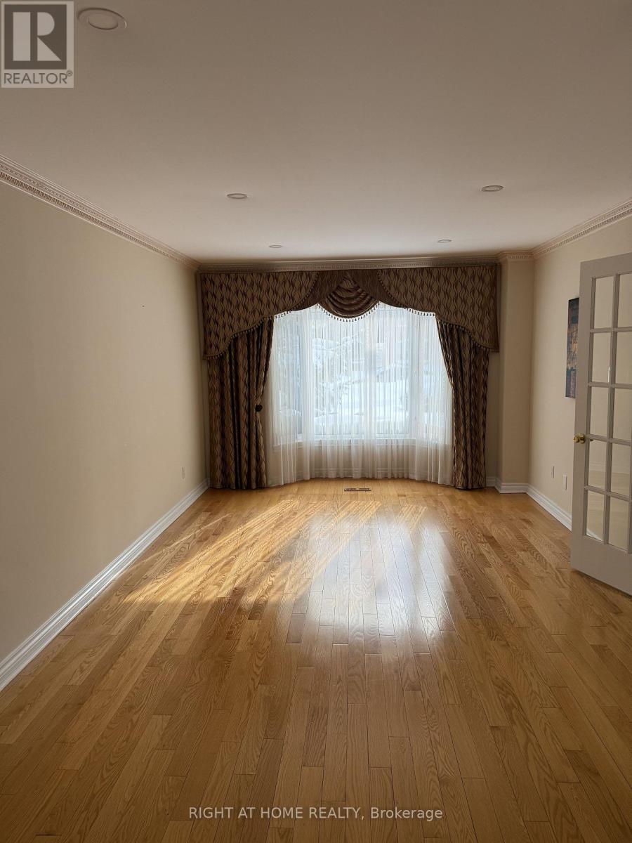 6 Carriage Lane, Toronto, Ontario  M2R 3V6 - Photo 9 - C12733444