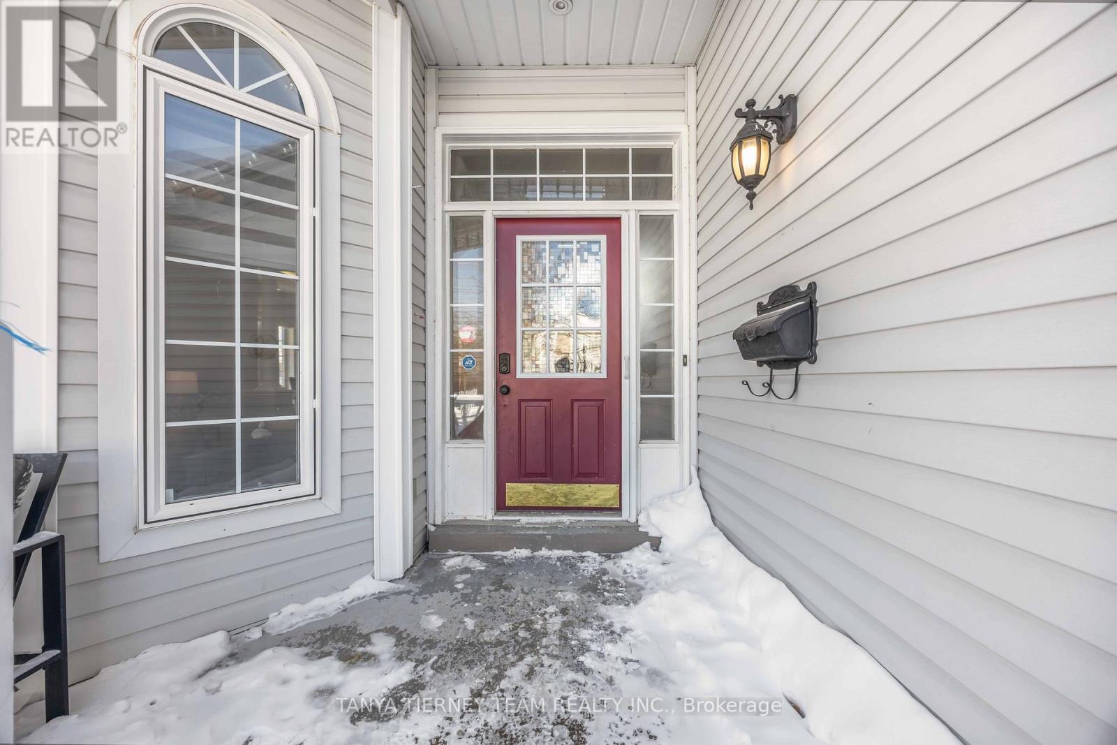 41 Apsley Crescent, Whitby, Ontario  L1M 2E7 - Photo 3 - E12733474