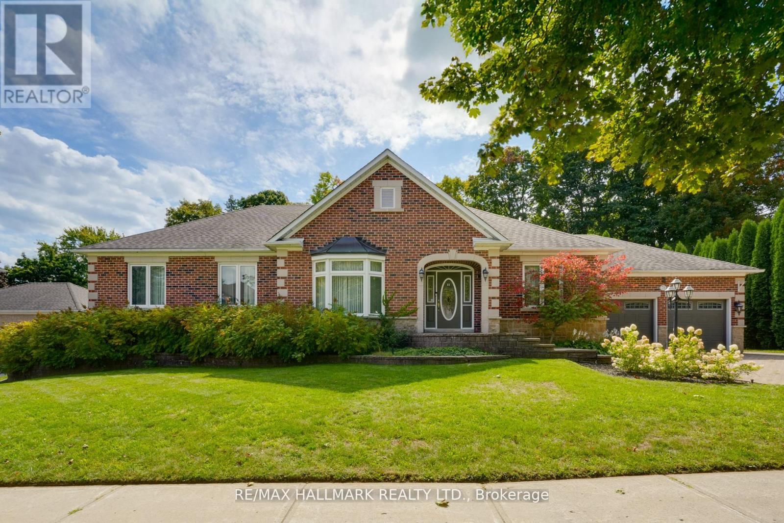 71 WILLOW FARM LANE, Aurora, Ontario