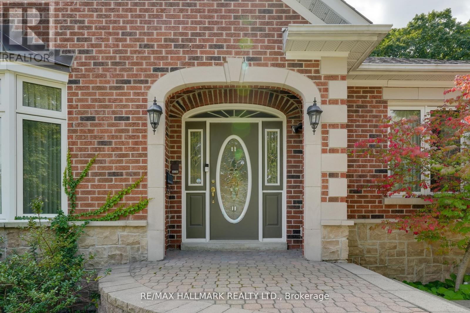 71 Willow Farm Lane, Aurora, Ontario  L4G 6K2 - Photo 6 - N12733550