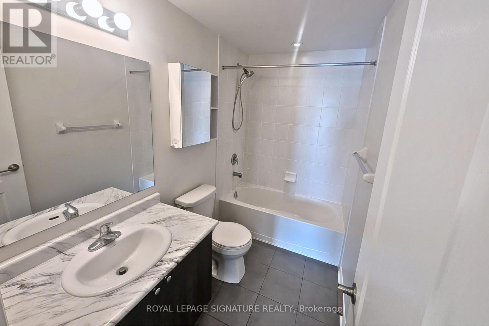 305 - 100 Dean Avenue, Barrie (Painswick South), Ontario  L9J 0H1 - Photo 9 - S12733494