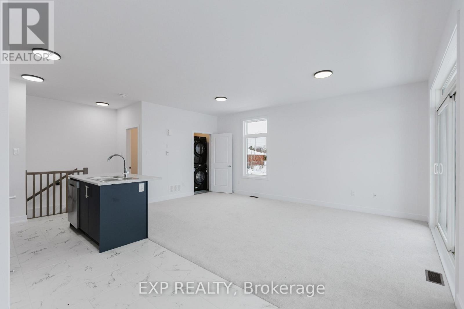 207 Silhouette Private, Ottawa, Ontario  K2J 4S3 - Photo 7 - X12646832