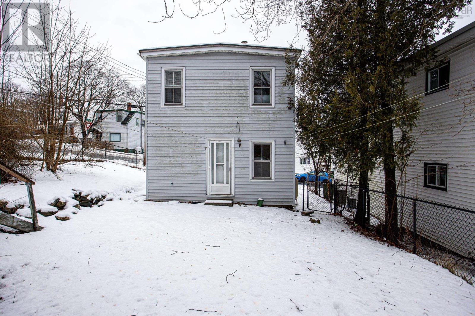 11 Maynard Street, Dartmouth, Nova Scotia  B2Y 1V8 - Photo 3 - 202601408