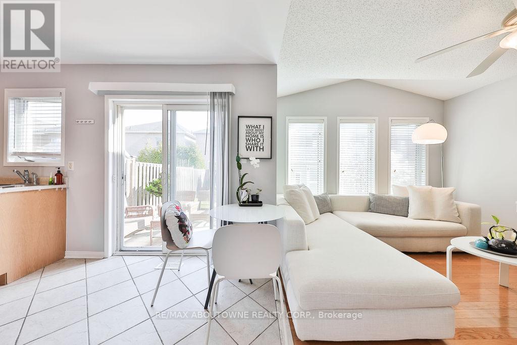 2185 Sutton Drive, Burlington, Ontario  L7L 7K5 - Photo 10 - W12733512