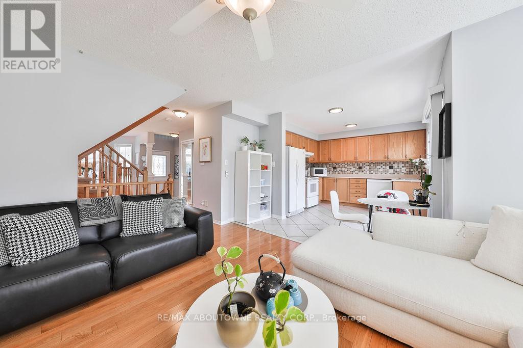 2185 Sutton Drive, Burlington, Ontario  L7L 7K5 - Photo 13 - W12733512