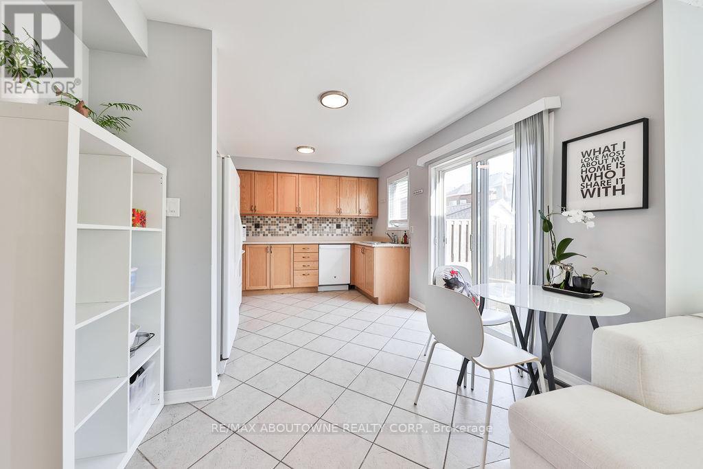 2185 Sutton Drive, Burlington, Ontario  L7L 7K5 - Photo 15 - W12733512